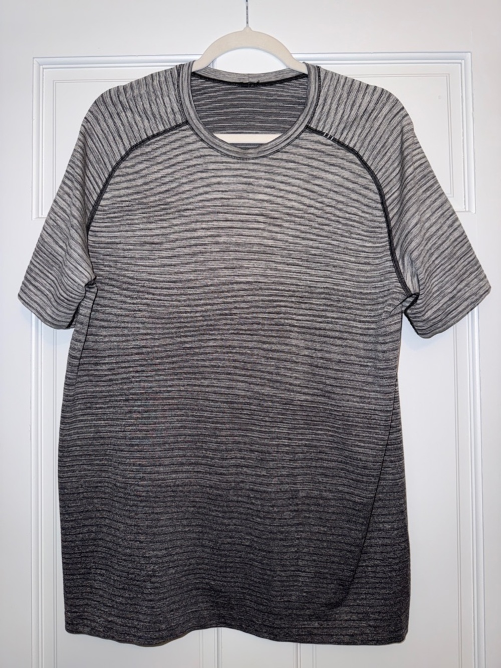 Lululemon Metal Vent Tech Men's Ombre Gray Short-Sleeve Tee